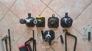 Hydraulic bottle jacks(Toyota, Quantum, GWM and Isuzu). Leave your whatsapp number if interested