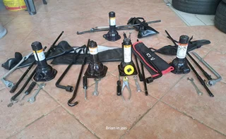 Hydraulic bottle jacks(Toyota, Quantum, GWM and Isuzu). Leave your whatsapp number if interested