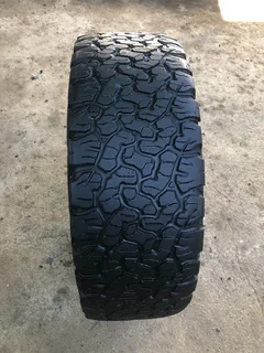  265/60R18 BFgoodrich tire for sale. Call/WhatsApp.
