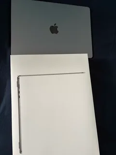 MacBook Air 15&#34; M3 (2024) – 16GB RAM / 512GB SSD 1-month old, like new.