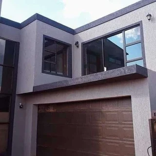 PAINTER AT KEMPTON PARK