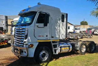 FREIGHTLINER ISX 500 FOR SALE.
