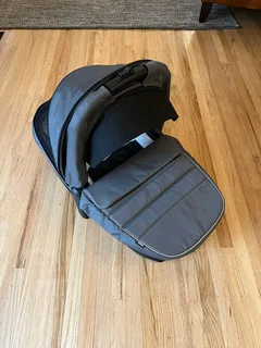 THULE BASINET BLACK NEW