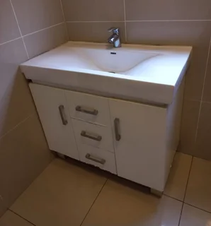 Second hand bathroom basin&#43;cupboard, free standing basin, shower head&#43;arm, etc