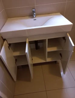 Second hand bathroom basin&#43;cupboard, free standing basin, shower head&#43;arm, etc
