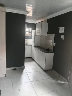 Bachelor to rent in Mamelodi west c1
