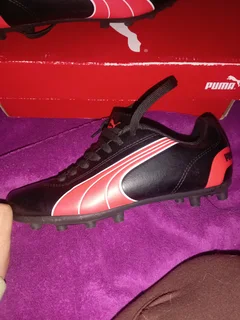Kids puma soccer boots size UK3. Excellent condition only worn once