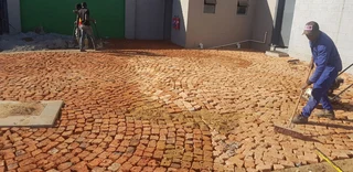 Hulf bricks paver