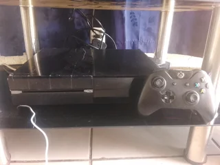 Xbox 1 with One controller and a game Forza 4 horizon