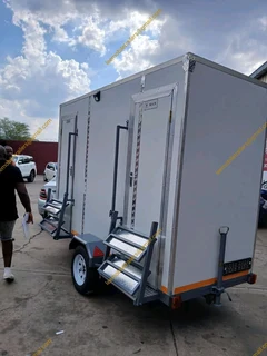 Lee mobile VIP toilets