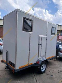 Lee mobile VIP toilets