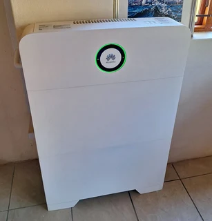 Huawei Isitepower-M 1PH Back-Up Kit 5KW Inverter 10KWh Battery Li-Ion.