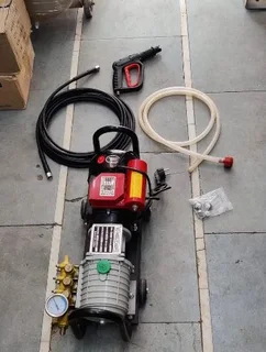 110 Bar Portable High Pressure Washer.