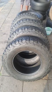 255/75R17 Bfgoodrich tires 90% thread left. Leave your whatsapp number if interested.