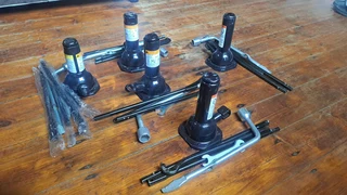 Toyota and Isuzu Jacks with accessories for sale. Left your whatsapp number if interested.