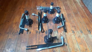 Toyota and Isuzu Jacks with accessories for sale. Left your whatsapp number if interested.