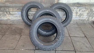 265/65R18 BFgoodrich tires. Leave your whatsapp number if interested.