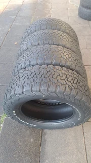 265/65R18 BFgoodrich tires. Leave your whatsapp number if interested.