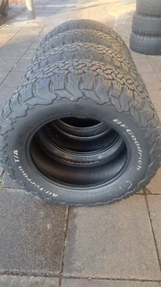 265/65R18 BFgoodrich tires. Leave your whatsapp number if interested.