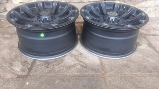 Two 18 inch roms for all 6 holes backki. Ranger, Hilux,  Isuzu,  etc.. Leave your whatsapp number