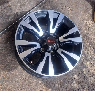 18 inche isuzu d max mags. black & silver available. leave your whatsapp number if interested.