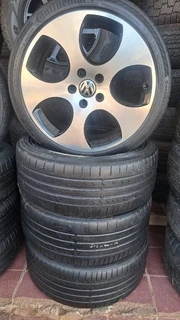 19 inche b m w mags and tires 245 50 r19, pcd 5x112. leave your whatsapp number if interested.