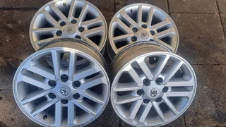 17 inch original silver mags 4 toyota leave your whatsapp number if interested.