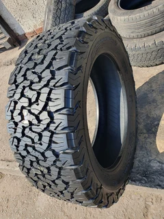 One brand new 275/55R20 bfgoodrich tires, leave your whatsapp number if interested.