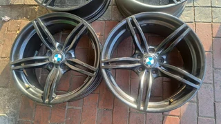 19 inch original BMW wide and narrow mags. leave your whatsapp number if interested.