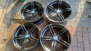 19 inch original BMW wide and narrow mags. leave your whatsapp number if interested.