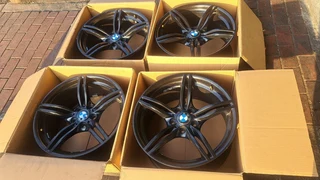19 inch original BMW wide and narrow mags. leave your whatsapp number if interested.