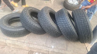 265/65R17 Pirelli Scorpion tires. Leave your whatsapp number if interested.