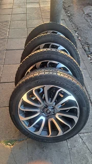 22 inche Range Rover mags & tires of size 285/45R22. Leave your whatsapp number if interested