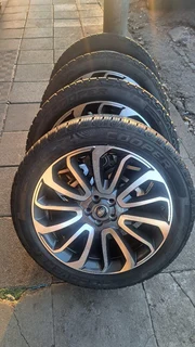 22 inche Range Rover mags &amp; tires of size 285/45R22. Leave your whatsapp number if interested