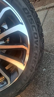 22 inche Range Rover mags &amp; tires of size 285/45R22. Leave your whatsapp number if interested