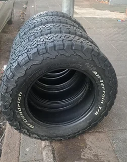 265/65R18 BFgoodrich tires for sale, leave your whatsapp number if interested for follow-up.