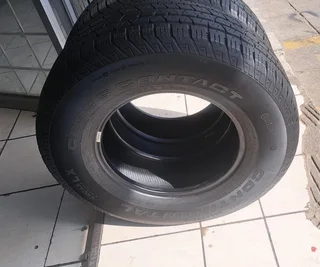 255/70R16 Continental Cross Contact tires, 95% thread left. Leave your whatsapp number.