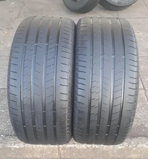 275/40R20 Bridgestone Runflat tires for sale. Leave your whatsapp number if interested.