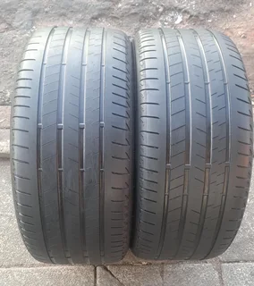 275/40R20 Bridgestone Runflat tires for sale. Leave your whatsapp number if interested.