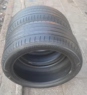 275/40R20 Bridgestone Runflat tires for sale. Leave your whatsapp number if interested.