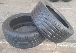 275/40R20 Bridgestone Runflat tires for sale. Leave your whatsapp number if interested.