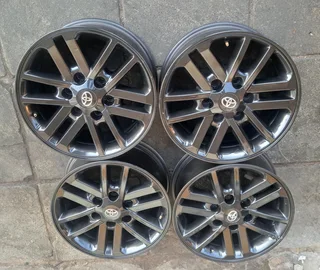 17 inch Toyota Hilux/ Fortuner black Twinspoke for sale. Leave your whatsapp number if interested