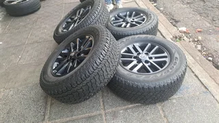17-inch black Twinspoke Toyota mag rims with 265/65R17 tires. Leave your whatsapp number if interest