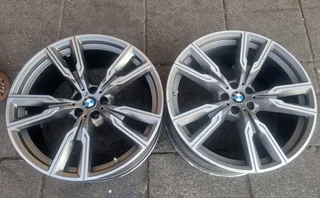 ✅22 inch BMW X5 mag rims, one back and one front. Leave your whatsapp number if interested.