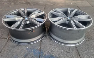 ✅22 inch BMW X5 mag rims, one back and one front. Leave your whatsapp number if interested.