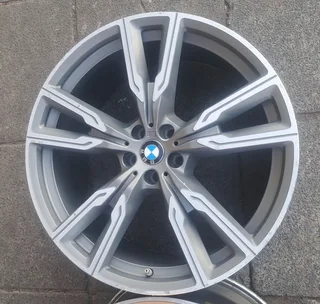 ✅22 inch BMW X5 mag rims, one back and one front. Leave your whatsapp number if interested.