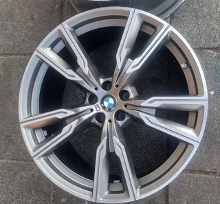 ✅22 inch BMW X5 mag rims, one back and one front. Leave your whatsapp number if interested.