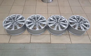 ✅️ 17-inch Toyota Urban cruiser/Rav4 mag rims. Leave your whatsapp number if interested.