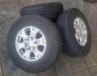  16-inch Ford Ranger mags with 255/70R16 Continental tires. Leave your whatsapp number.