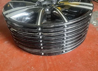  14-inch Renault Kwid wheel covers. Leave your whatsapp number if interested for pricing.